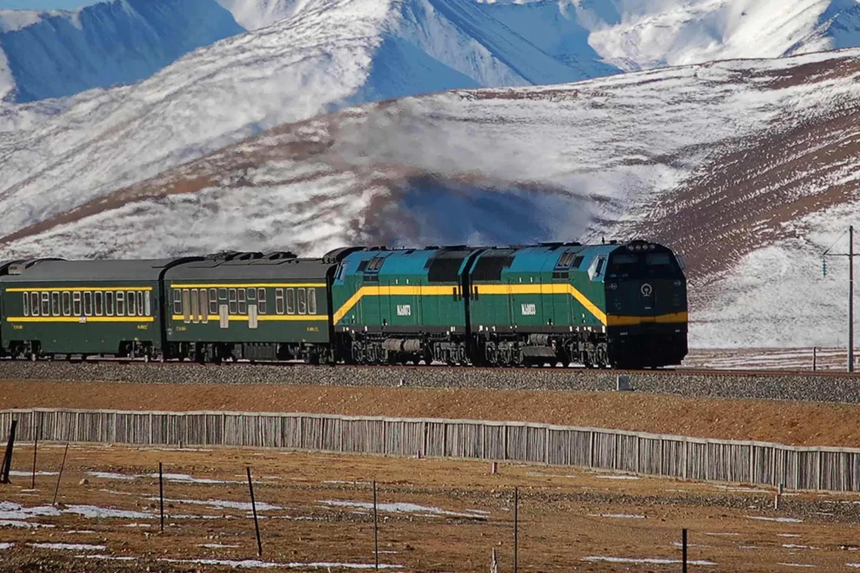 A train on the Tibetan Sky Road